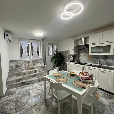 Che Casa Apartment Napoli Bagian luar foto