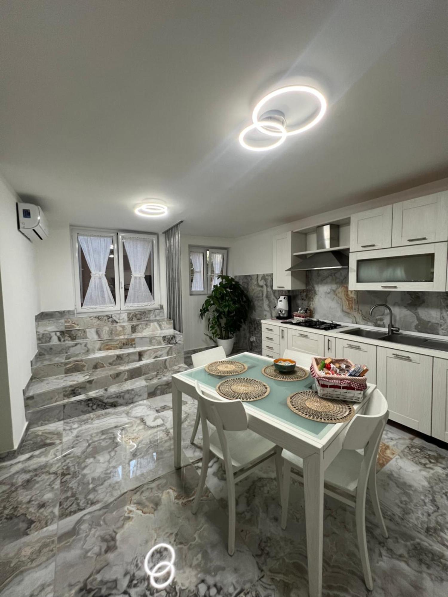 Che Casa Apartment Napoli Bagian luar foto
