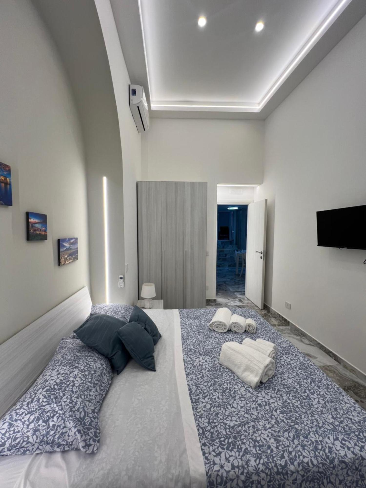Che Casa Apartment Napoli Bagian luar foto