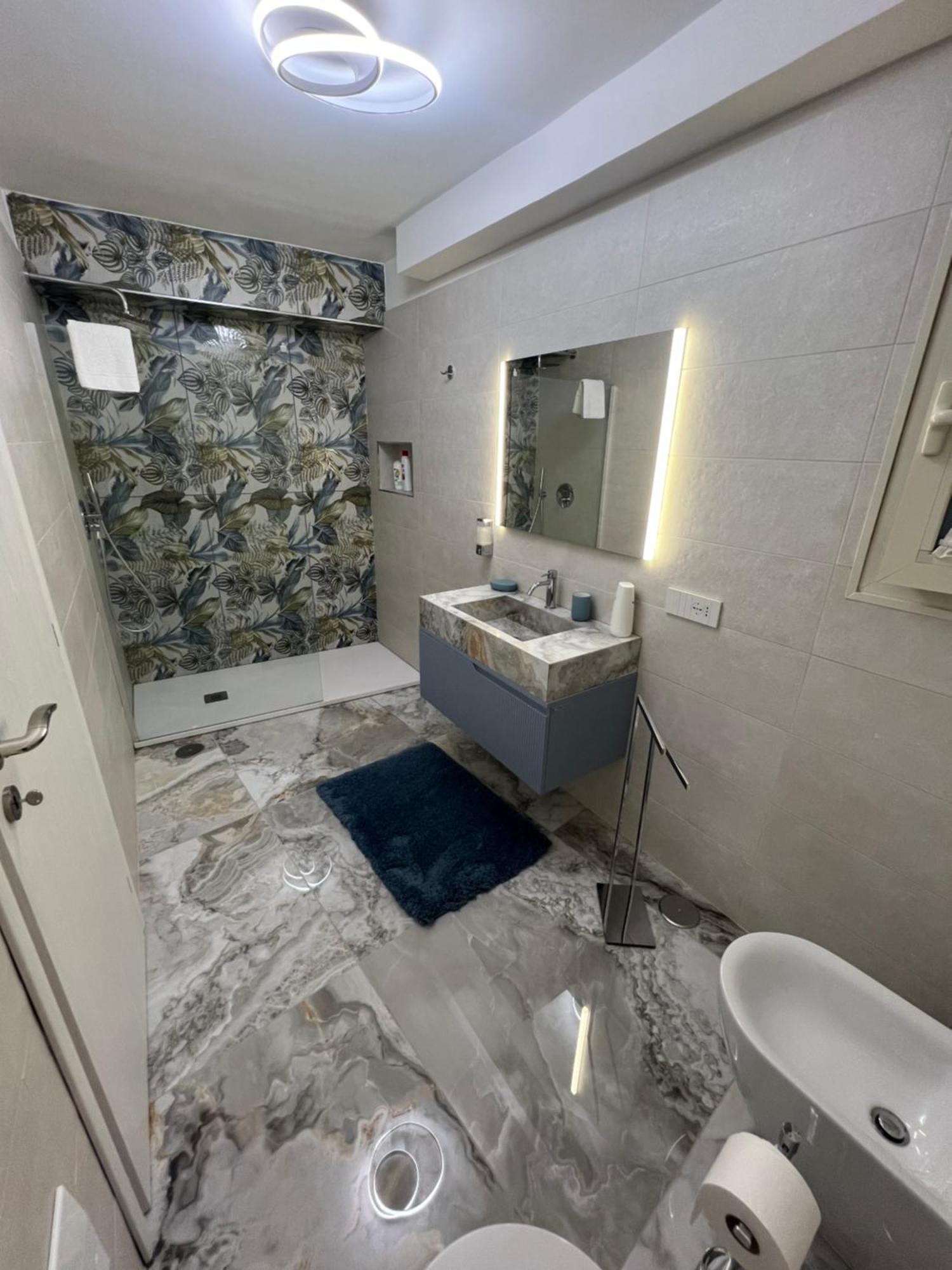 Che Casa Apartment Napoli Bagian luar foto